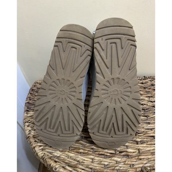 Ugg Women's Gray Bootie Lace Up W/Bow & Shiny Silver Snowflakes sz 8 - Picture 7 of 12